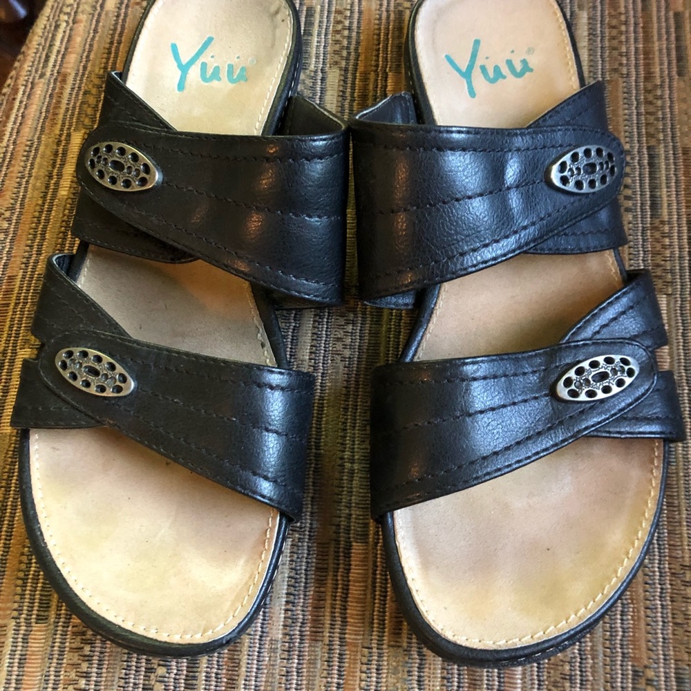 YUU sandals